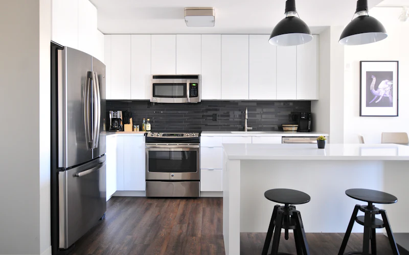 A clean, well-equipped kitchen